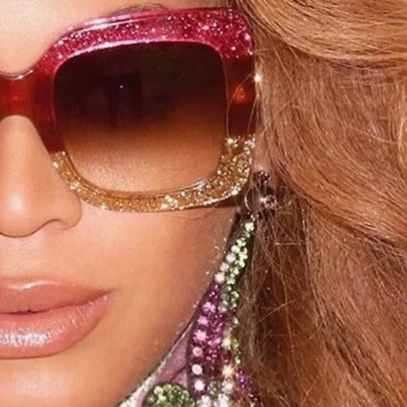 New arrival! Pink and gold oversized sunglasses - Picture 3 of 6